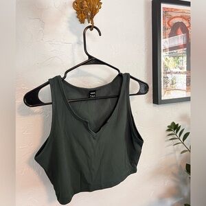 V-Cut crop ribbed tank - forest green